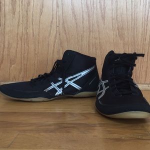 Wrestling shoes